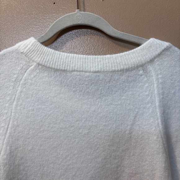 GAP Long Sleeve Acrylic Pullover White Sweater SIze XS NWT - Picture 9 of 10